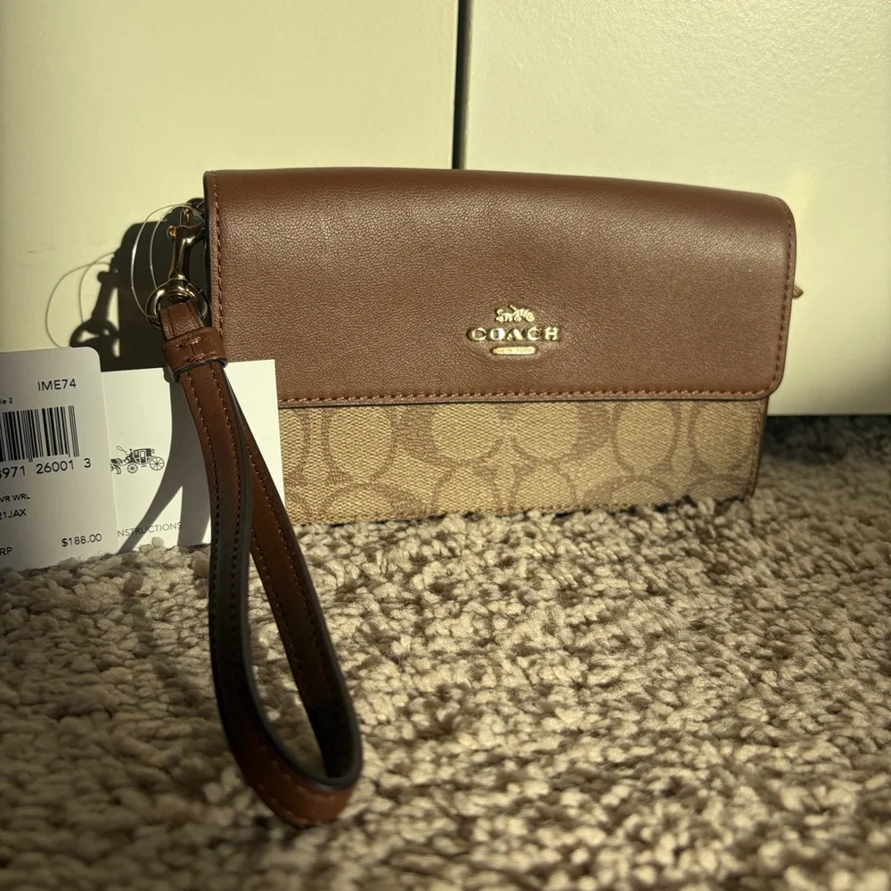 Coach stylish wristlet